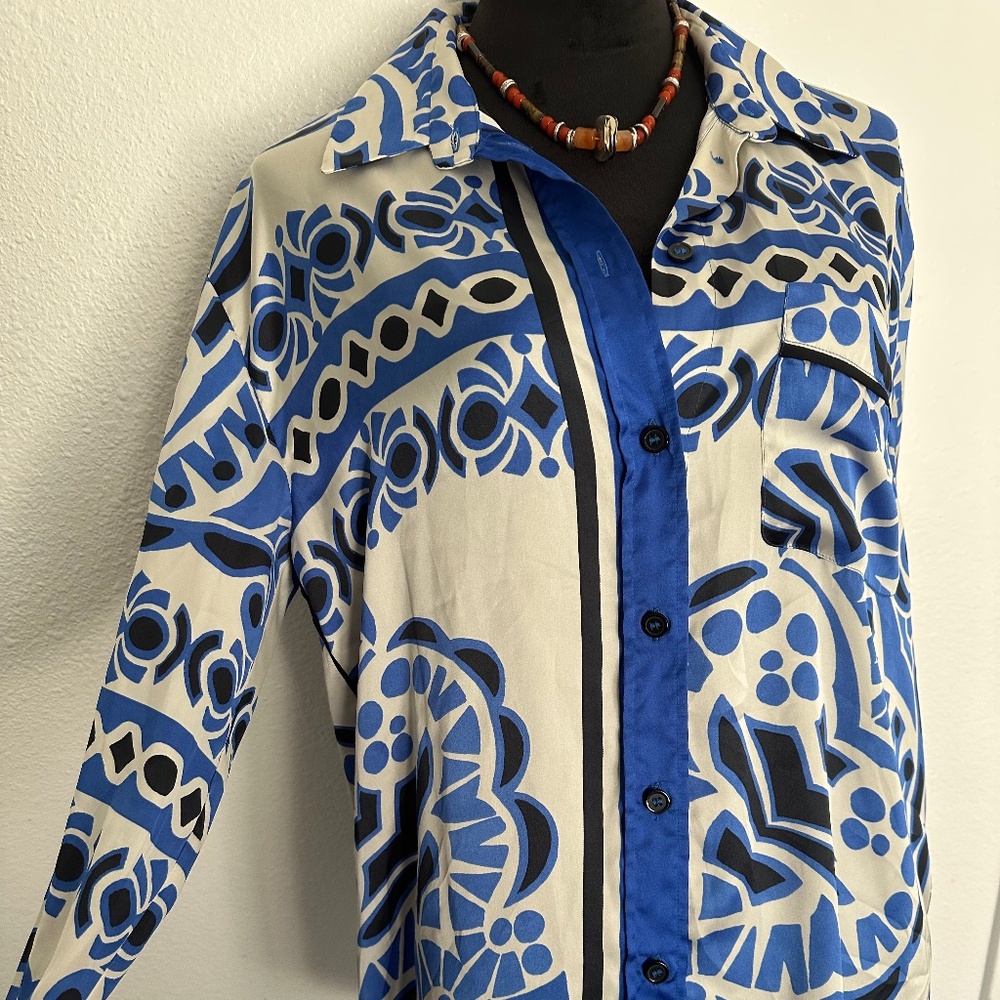 ZARA GEOMETRIC PRINT BUTTON DOWN COLLARED BLOUSE. - image 4